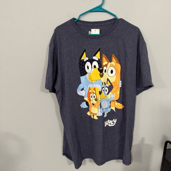NWT Bluey Family Graphic Tee Shirt Adult Unisex Size XL Crew Neck Short Sleeves - Picture 1 of 7